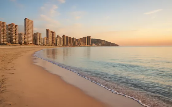 Por qué alojarse en Benidorm: playa, tranquilidad y planes para disfrutar el destino